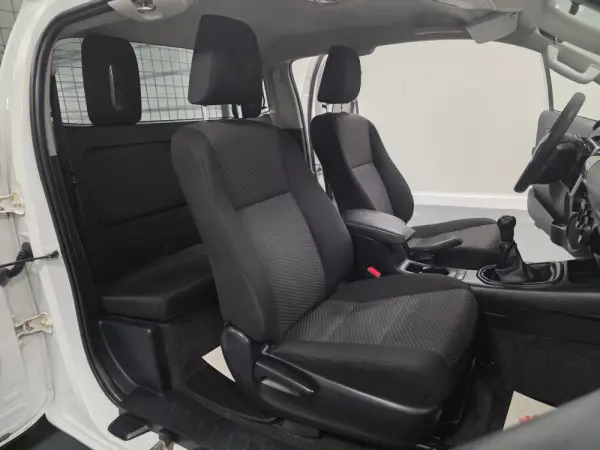 Toyota Hilux 2.4 D-4D 2WD CD 12