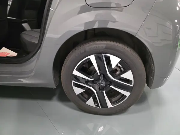 Peugeot 208 ALLURE 56
