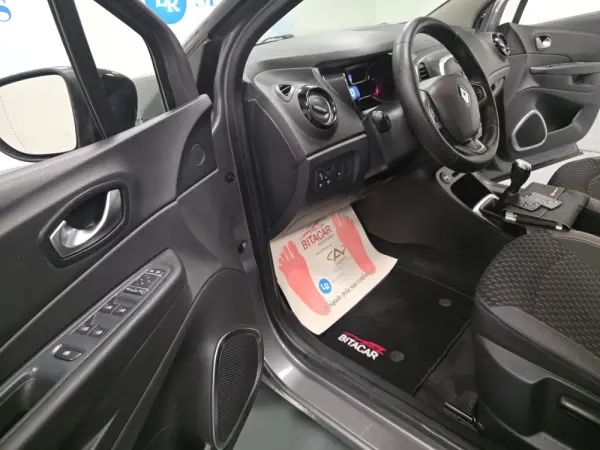 Renault Captur 1.5 DCI EXCLUSIVE 138