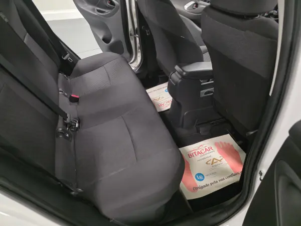 Toyota Yaris 1.5 HDF EXCLUSIVE 74