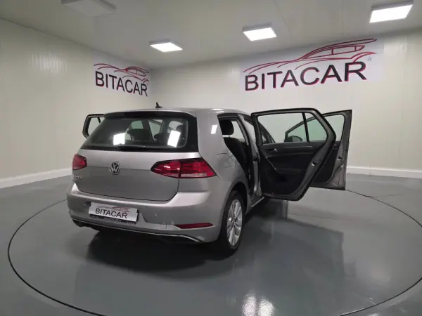 Volkswagen Golf 1.6 TDI CONFORTLINE 48