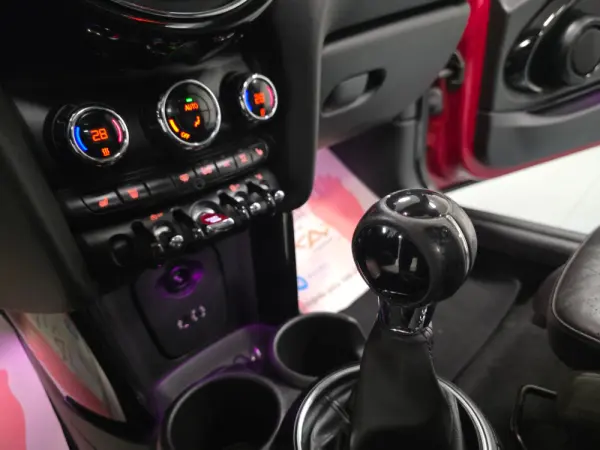 MINI 3 Portas Cooper D 115