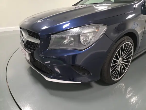Mercedes-Benz CLA 180 d Shooting Brake Urban 9
