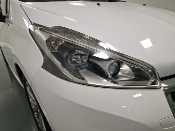 Peugeot 208 1.6 BlueHDi Style 6