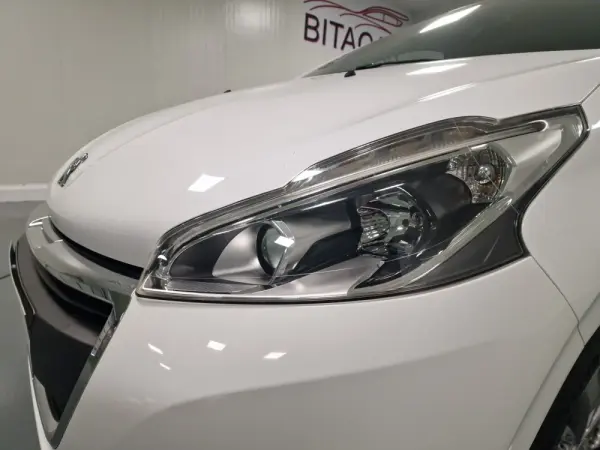 Peugeot 208 1.6 BlueHDi Style 12