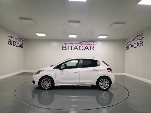 Peugeot 208 1.6 BlueHDi Style 13