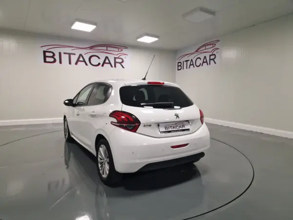 Peugeot 208 1.6 BlueHDi Style 15