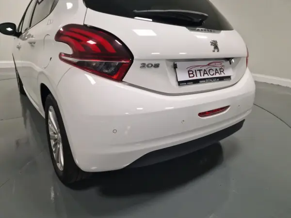 Peugeot 208 1.6 BlueHDi Style 16