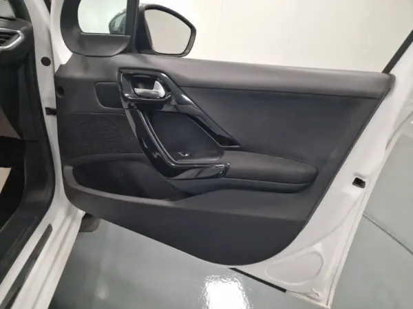 Peugeot 208 1.6 BlueHDi Style 64