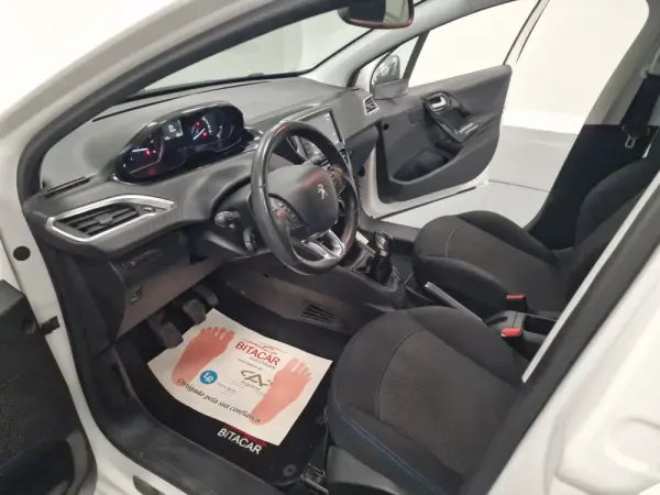 Peugeot 208 1.6 BlueHDi Style 73