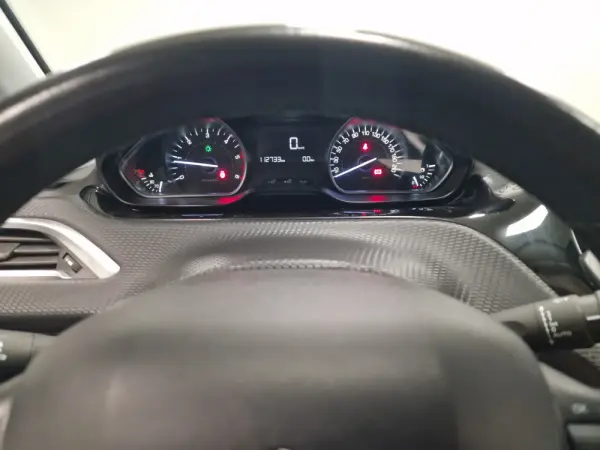 Peugeot 208 1.6 BlueHDi Style 81