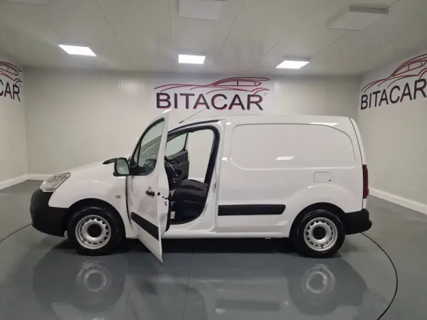 Citroen Berlingo 1.6 BLUEHDI IVA DEDUTIVEL APENAS 15.000KMS 28