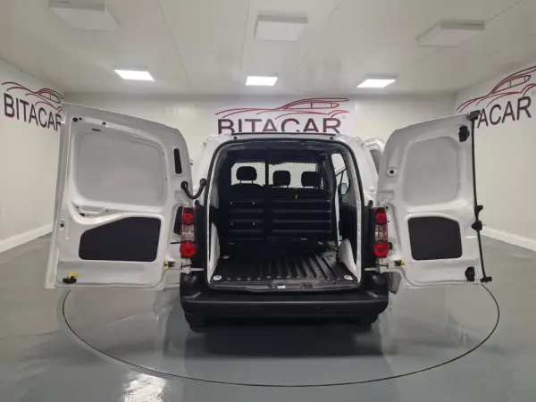 Citroen Berlingo 1.6 BLUEHDI IVA DEDUTIVEL APENAS 15.000KMS 33