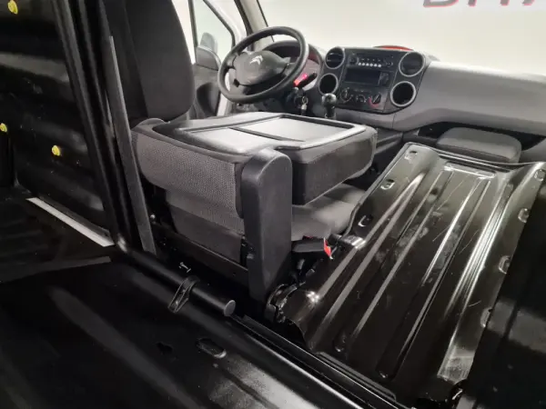 Citroen Berlingo 1.6 BLUEHDI IVA DEDUTIVEL APENAS 15.000KMS 36