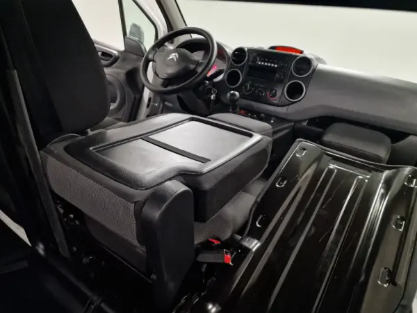 Citroen Berlingo 1.6 BLUEHDI IVA DEDUTIVEL APENAS 15.000KMS 37