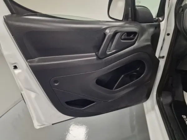 Citroen Berlingo 1.6 BLUEHDI IVA DEDUTIVEL APENAS 15.000KMS 51