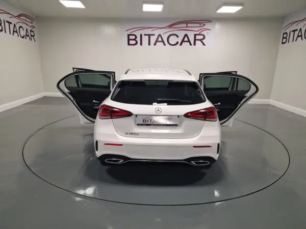 Mercedes-Benz A 180 d AMG Line Aut. 32