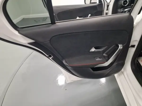 Mercedes-Benz A 180 d AMG Line Aut. 44