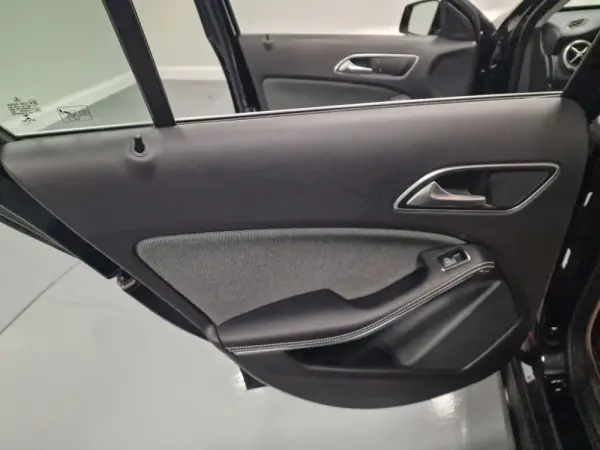 Mercedes-Benz A 180 d Fleet Pack Urban 21