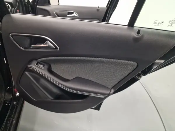 Mercedes-Benz A 180 d Fleet Pack Urban 26