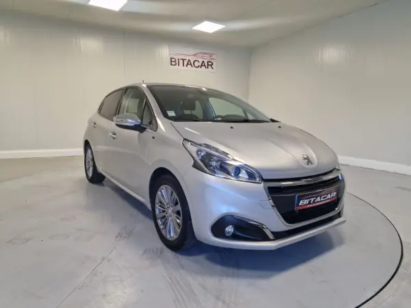 Peugeot 208 1.2 STYLE 2