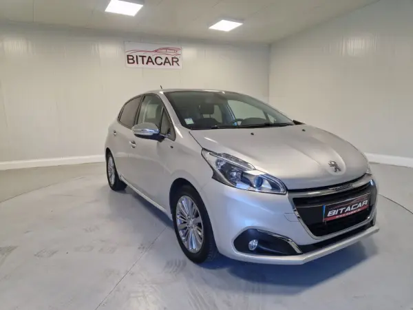 Peugeot 208 1.2 STYLE 3