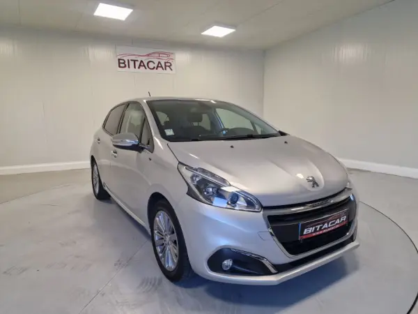 Peugeot 208 1.2 STYLE 4