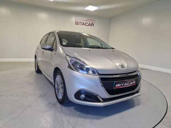 Peugeot 208 1.2 STYLE 5
