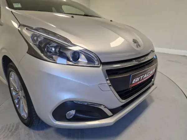 Peugeot 208 1.2 STYLE 7