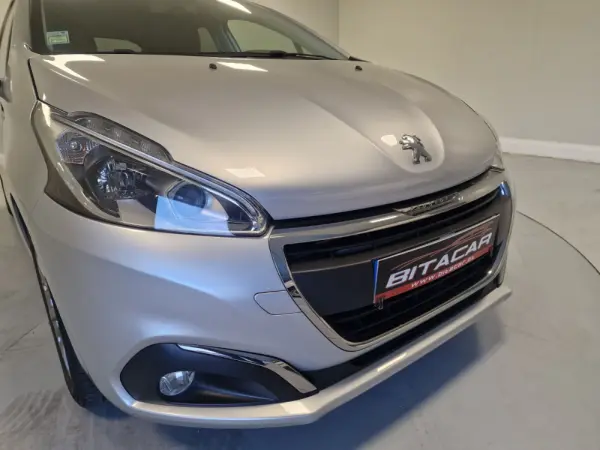 Peugeot 208 1.2 STYLE 9