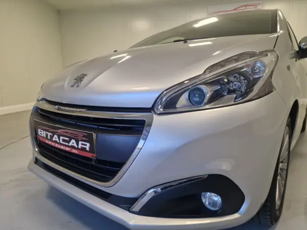 Peugeot 208 1.2 STYLE 12