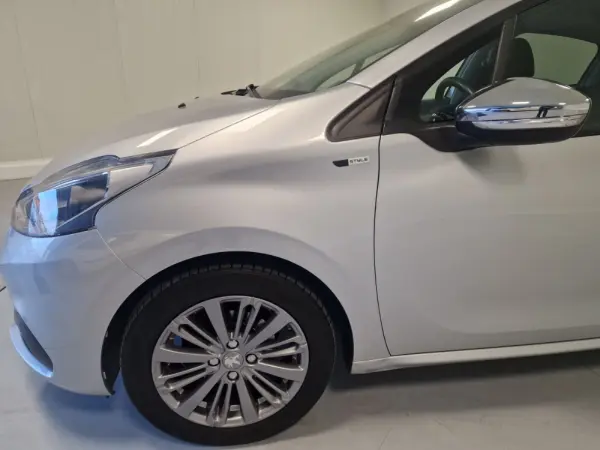 Peugeot 208 1.2 STYLE 14