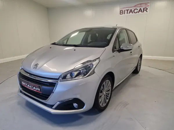 Peugeot 208 1.2 STYLE 15