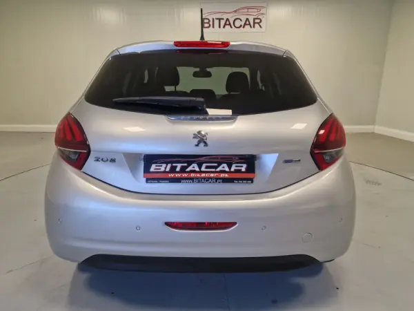 Peugeot 208 1.2 STYLE 21