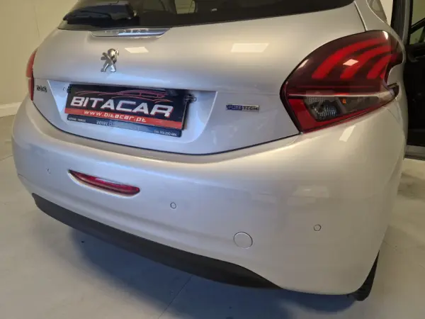 Peugeot 208 1.2 STYLE 23