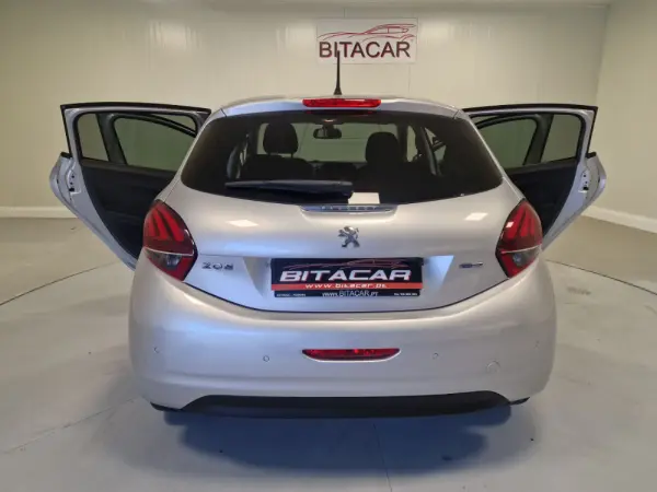 Peugeot 208 1.2 STYLE 27