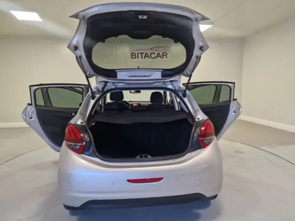 Peugeot 208 1.2 STYLE 28