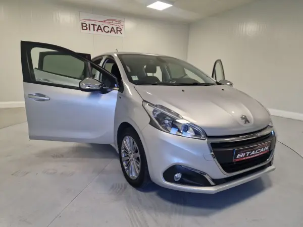 Peugeot 208 1.2 STYLE 32