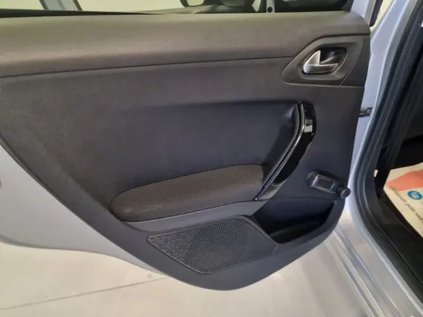Peugeot 208 1.2 STYLE 36