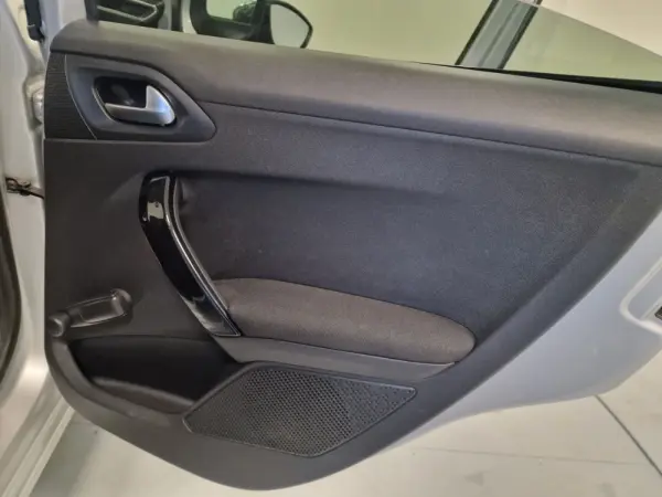 Peugeot 208 1.2 STYLE 42