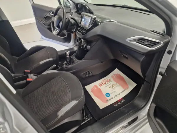 Peugeot 208 1.2 STYLE 52