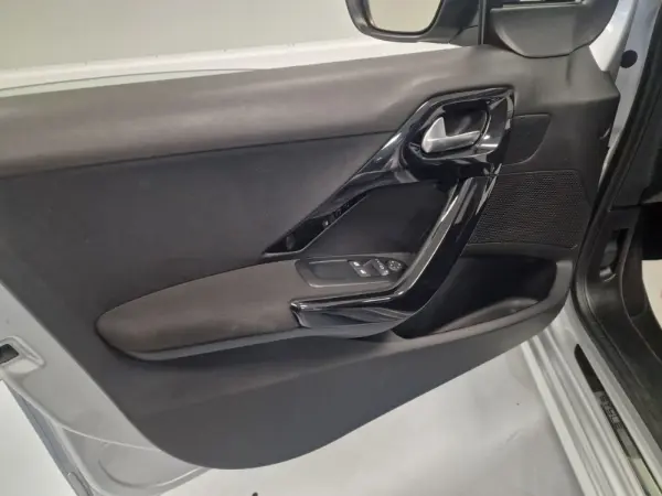Peugeot 208 1.2 STYLE 56