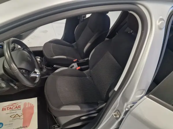 Peugeot 208 1.2 STYLE 57