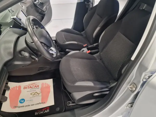Peugeot 208 1.2 STYLE 58