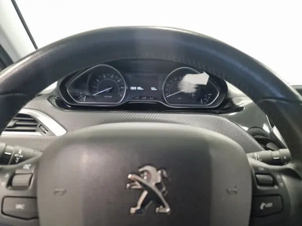 Peugeot 208 1.2 STYLE 67