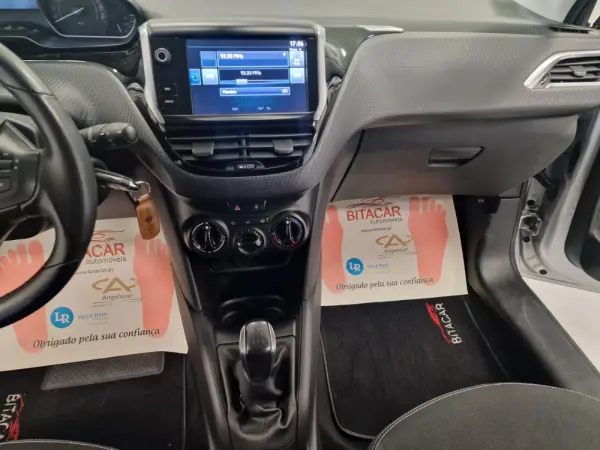 Peugeot 208 1.2 STYLE 74