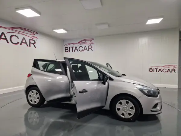 Renault Clio 1.5 dCi Zen IVA DEDUTIVEL 29