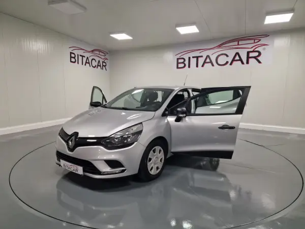 Renault Clio 1.5 dCi Zen IVA DEDUTIVEL 32