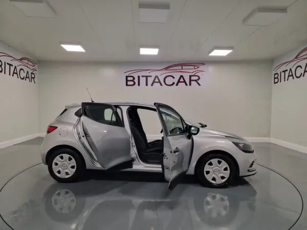 Renault Clio 1.5 dCi Zen IVA DEDUTIVEL 43