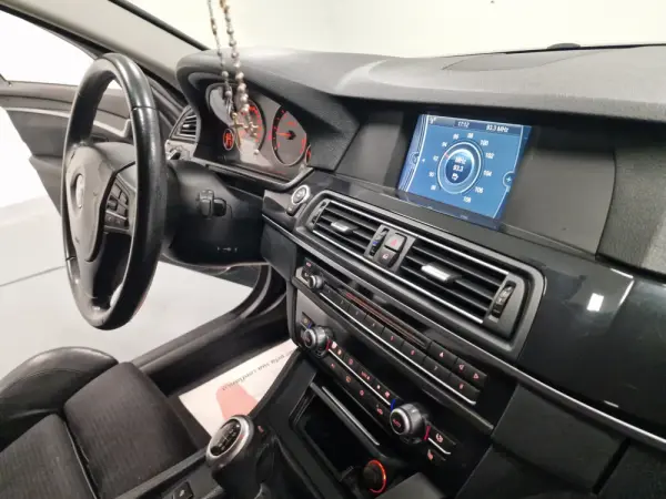 BMW 520 D LINE SPORT 64